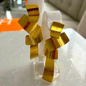 Gold earrings different pieces together